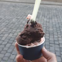 Cioccolato 
fondente and Fragola basilico Limonade at La Golosa Gelato - Gerechtigkeitsgasse in Bern