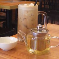 Oolong tea and ice coffee at VegCafe in Central Singapore