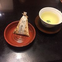 Mochi and green tea at Motoyu Kansuiro in Hakone