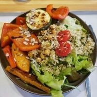 Yummy bowl at Holy Flat in Berlin