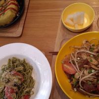 Pesto Pasta, Pad Thai, and Omurice at DalYang - Sweet Kitten 달냥 in Seoul