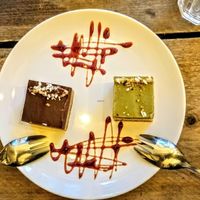 vegan raw cheesecakes  at SaladPride in London