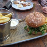 Crispy avocado burger at Zilte Zoen in Schoorl