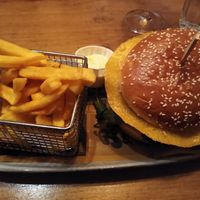 Crispy avocado burger at Zilte Zoen in Schoorl