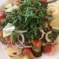 Vegan salad with roasted tomato hummus at Zilte Zoen in Schoorl