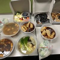 超级开心的午餐。感恩有素砂煲，让公司的午餐增添了很多乐趣。 尤其服务至上的经营，选择多到难以抉择的菜单。Very nice & satisfying lun at Vege Pot 素砂煲 in Central Singapore