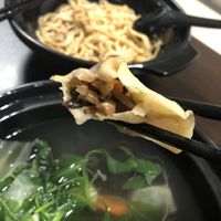 handmade dumpling with dry ramen $6 👍🏻👍🏻 at Vege Pot 素砂煲 in Central Singapore