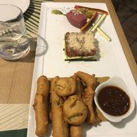 Trio d’entrées (houmous, lasagnes, beignets de légumes)  at Vitto Pitagorico in Naples