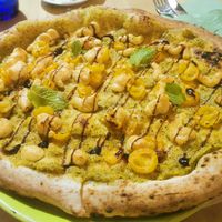 Pizza zucchini yellow tomatoes vegan ricotta at Vitto Pitagorico in Naples