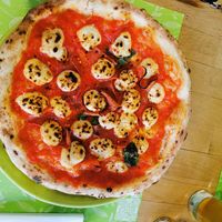 Diavola pizza at Vitto Pitagorico in Naples