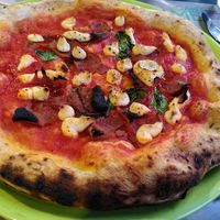 Pizza Diavola at Vitto Pitagorico in Naples