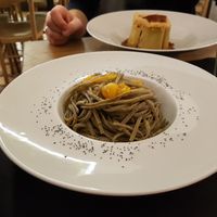 Green pasta at Vitto Pitagorico in Naples