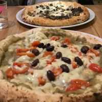 aubergine pizza and mushroom pizza at Vitto Pitagorico in Naples