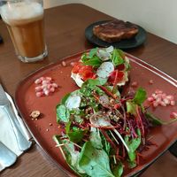 Tartine au fromage cajou, tartine confiture et machiatto at Ou Bien Encore in Geneva