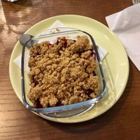 Crumble pomme-framboise at Ou Bien Encore in Geneva