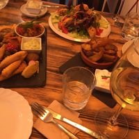 Cold starters, salad with seitan and potato wedges at Estudio Vegetariano in Lagos
