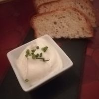 Aïoli and bread starters at Estudio Vegetariano in Lagos