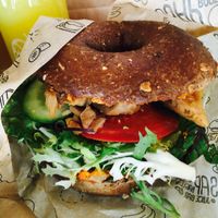Vegan chicken on a multigrain bagel at SAP Bagel & Juice Bar - Stationsstraat in Maastricht