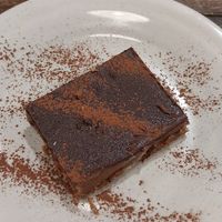 Vegan cake at Positive Deli - Rue de Satory in Versailles