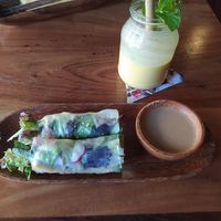 Sommerrollen mit Tofu und Erdnusssoße at Anh Dao in Berlin