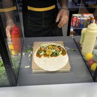 Neben Cigköftem gibt es auch leckere Falafel und Weizenbällchen… oder einfach alles zusammen!  at Cigköftem in Hannover