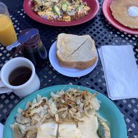Vegan Benedict, fresh OJ, vegetarian omelet & pancakes #Veganuary at The Potholder Cafe in Long Beach