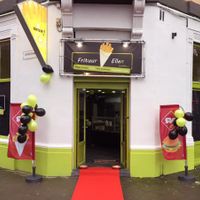 This is the shop's front. Look for green! ;) It's situated on the corner next to the Waterpoort-roundabout at Frituur Ellen in Antwerpen