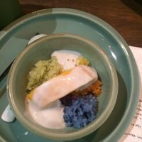 5 color rice with mango and coconutsauce at Uu Dam Chay in Hanoi