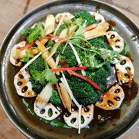 Steamed Lotus root with broccoli at Uu Dam Chay in Hanoi
