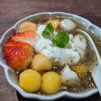 Fruit soup at Uu Dam Chay in Hanoi