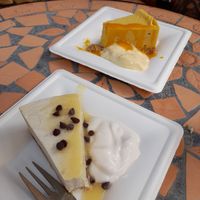 Cheesecakes! Mango and pear & chocolate at SmooVie Grignotheque in Saint-leon-sur-vezere
