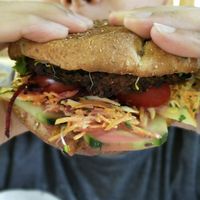 Homemade veggie burger, with all the toppings at SmooVie Grignotheque in Saint-leon-sur-vezere