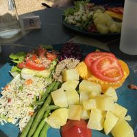 royale burger meal without bun. all the veg tasted for fresh. aubergine spread was a highlightt  at SmooVie Grignotheque in Saint-leon-sur-vezere