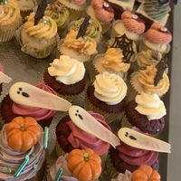 Halloween cup cakes, 3 of them vegan!  at Majesteit Taart in Amsterdam