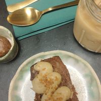The carrot cake, an energy ball and an iced latte (all vegan) at Green&Berry in Barcelona