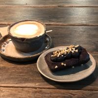 Browne with sweet potato and chocolate // oat latte at Green&Berry in Barcelona