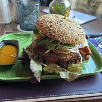 Sehr kreativer Burger (The Bangkok Burger)   at Die Röhre in Unterach Am Attersee