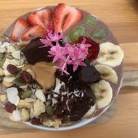 Snickers acai bowl at Piggy Back Cafe in Jindalee