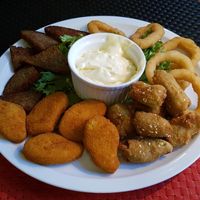 Onion rings, 'chicken' nuggets, bread with garlic and jalapenos with vegan mayonnaise at Punkt 13:15 in Parnu