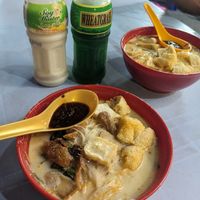 Noodles and drinks  at Kedai Bee Thean Heong 素之家在美天香神料. in Penang