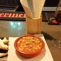 Really tasty chickpeas with garlic and spinach and a great Rioja wine at Green Iguana Bar in Malaga