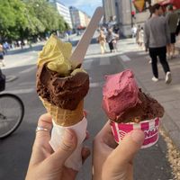 Split scoops are huge  at StikkiNikki - Gotgatan in Stockholm