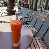 fresh juices Brasserie 2eme Art, Paris  at Janine Loves Sunday in Paris