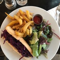 Vegan Hot-Dog at Janine Loves Sunday in Paris