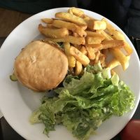 Hamburguer at Janine Loves Sunday in Paris