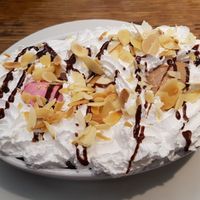 Banana split at Janine Loves Sunday in Paris