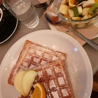 Frische Belgische Waffeln und Obstsalat at Cafe Neue Liebe in Berlin