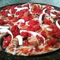 Chorizo, champiñones y cebolla. at Vegarum in Monterrey