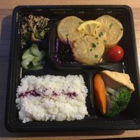 Vegan bento box with daikon, rice and tofu at Koedo in Issy-les-moulineaux