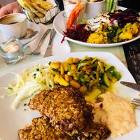 Sellerieschnitzel und Salate, Frühstück mit Müsli at Kiez Vegan - Warschauer Str in Berlin